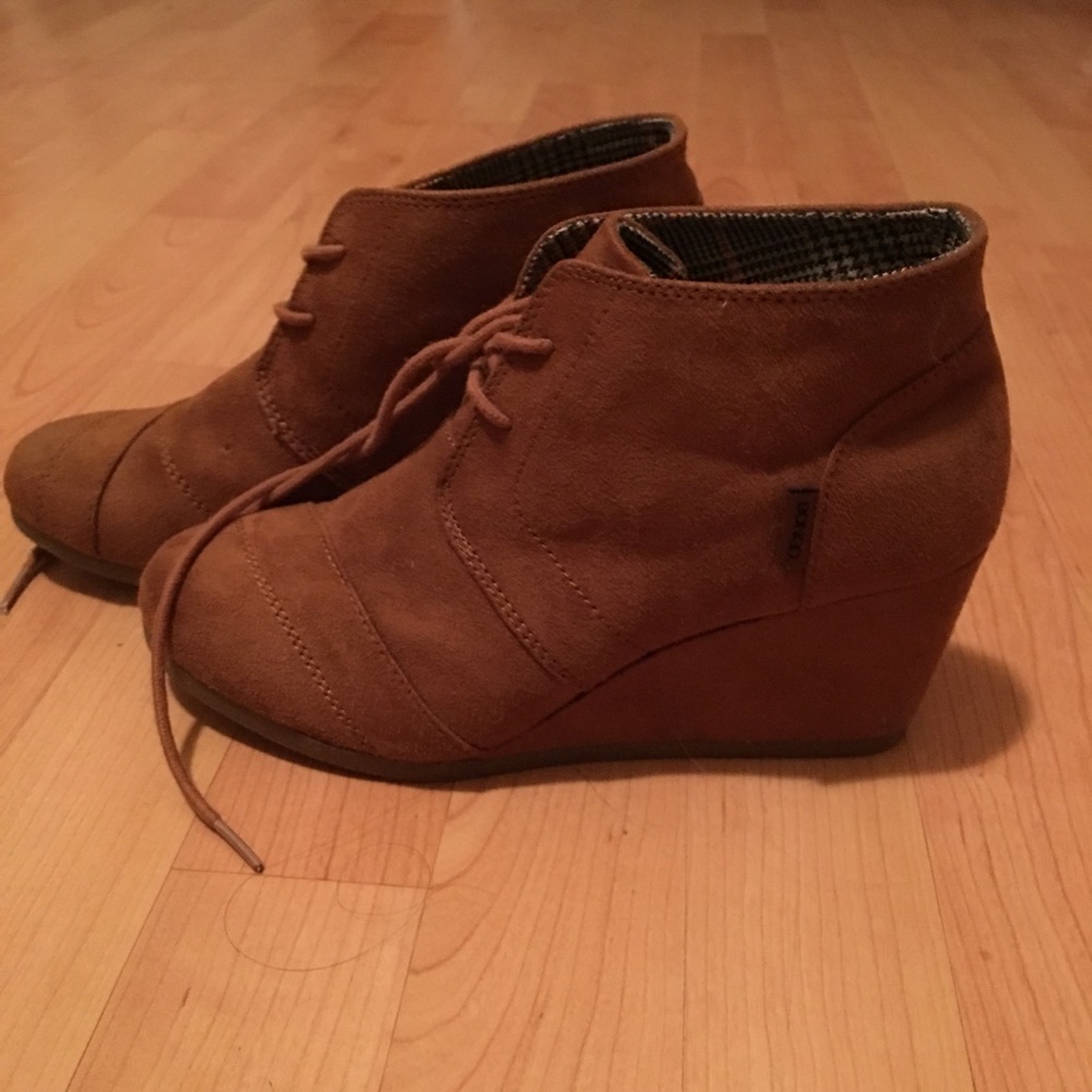 Bongo tan wedge booties size 7.5.